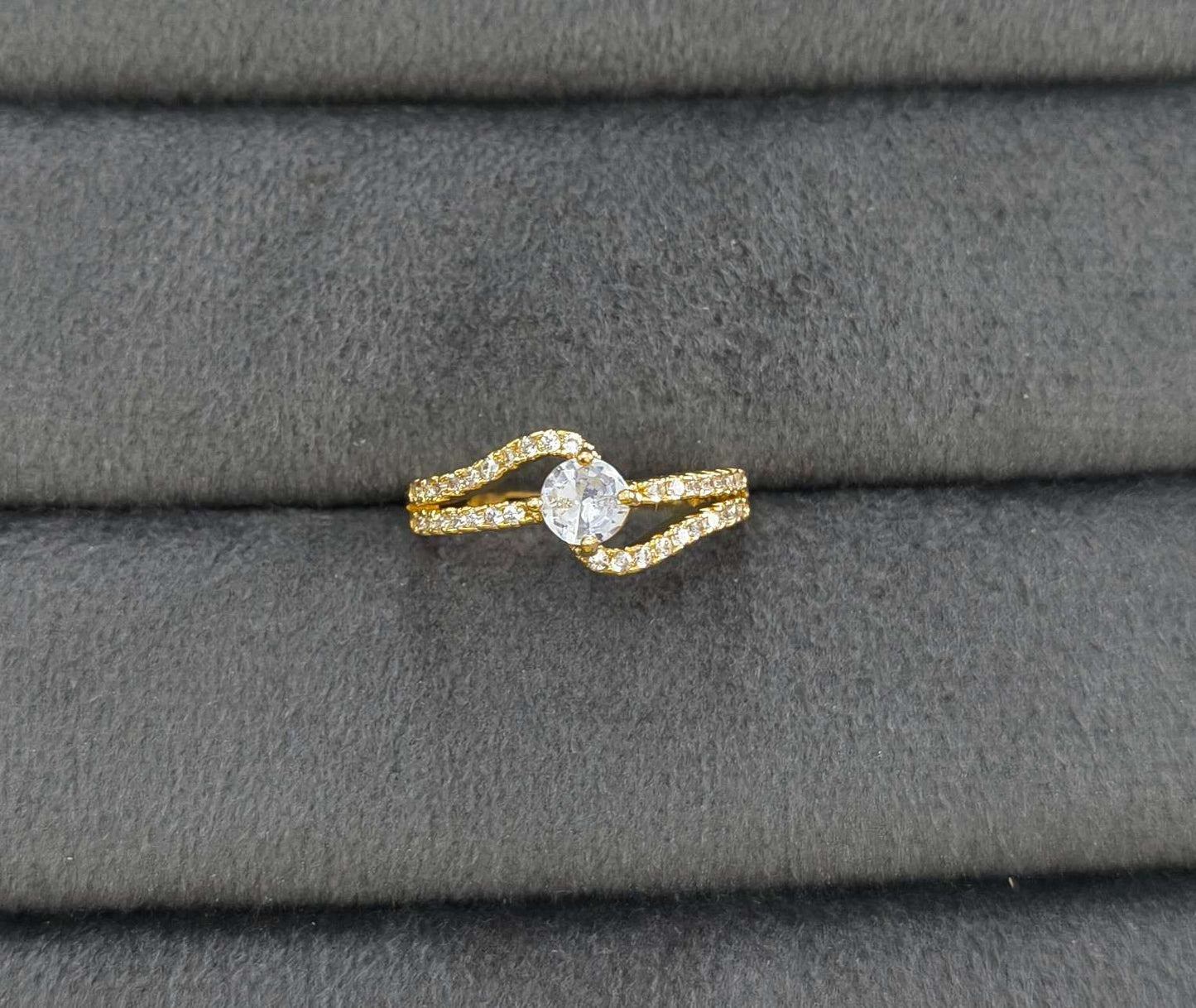 Anti Tarnish Ring Shiny Solitaire Ring 18K Gold Plated