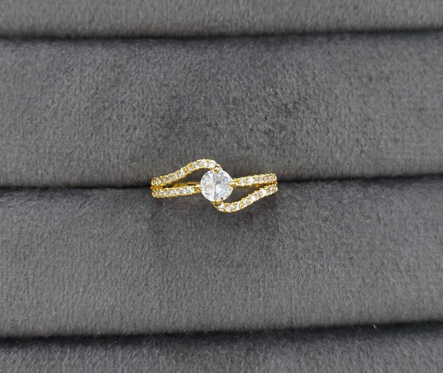 Anti Tarnish Ring Shiny Solitaire Ring 18K Gold Plated