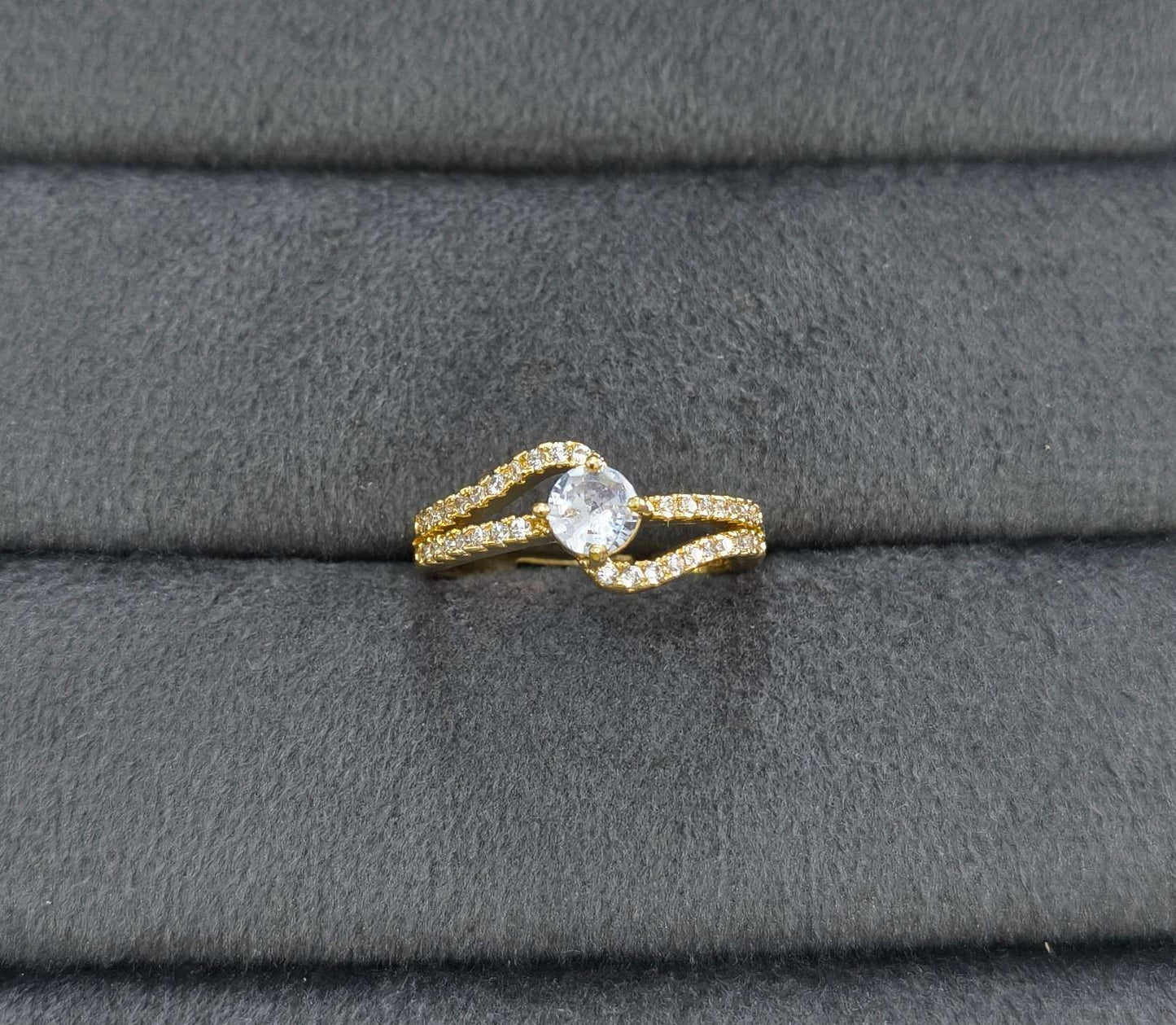 Anti Tarnish Ring Shiny Solitaire Ring 18K Gold Plated