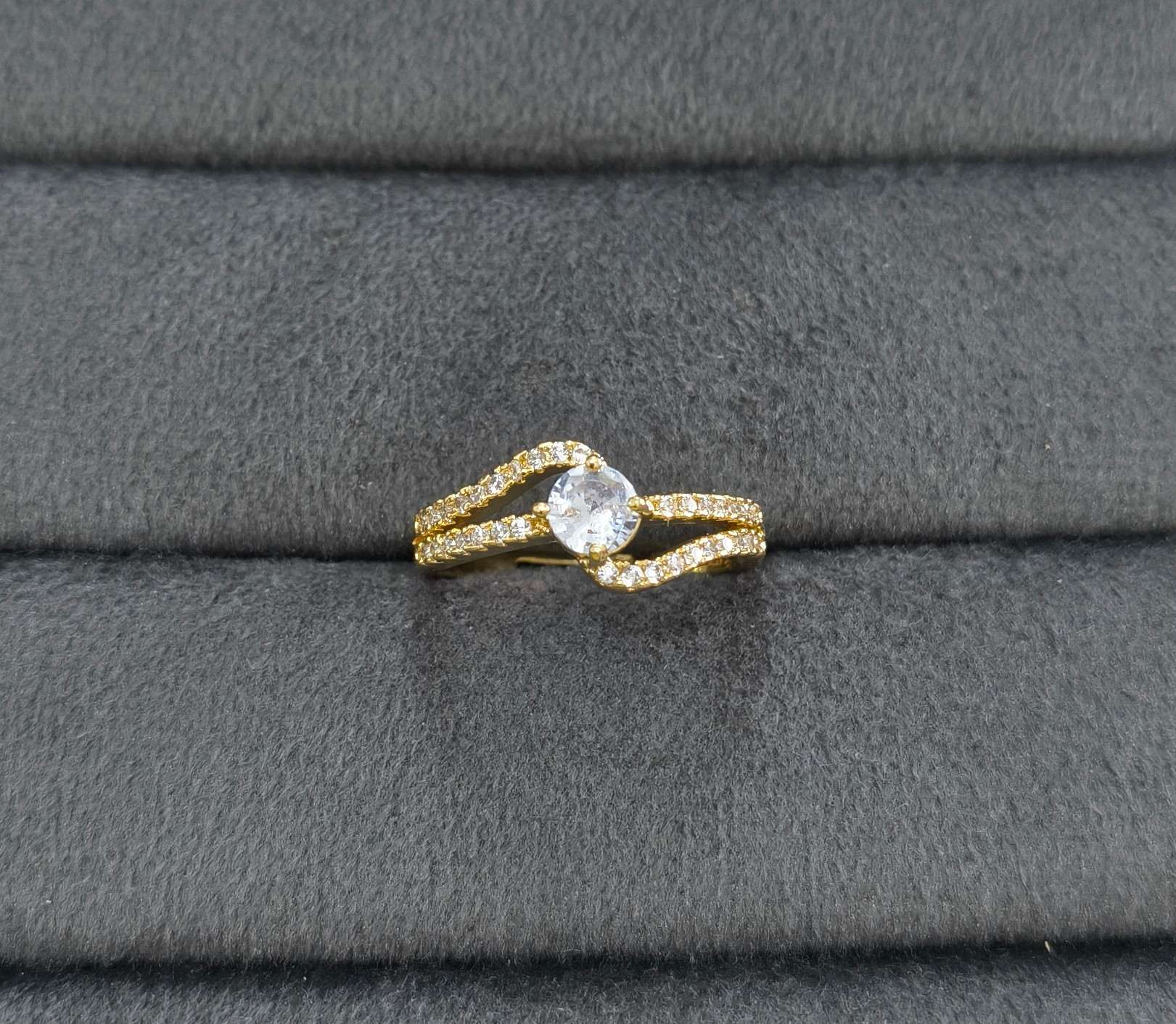 Anti Tarnish Ring Shiny Solitaire Ring 18K Gold Plated