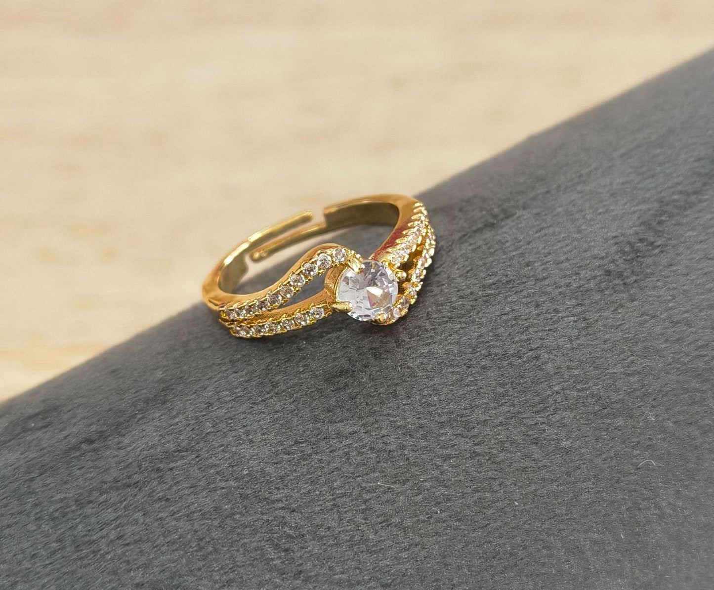 Anti Tarnish Ring Shiny Solitaire Ring 18K Gold Plated