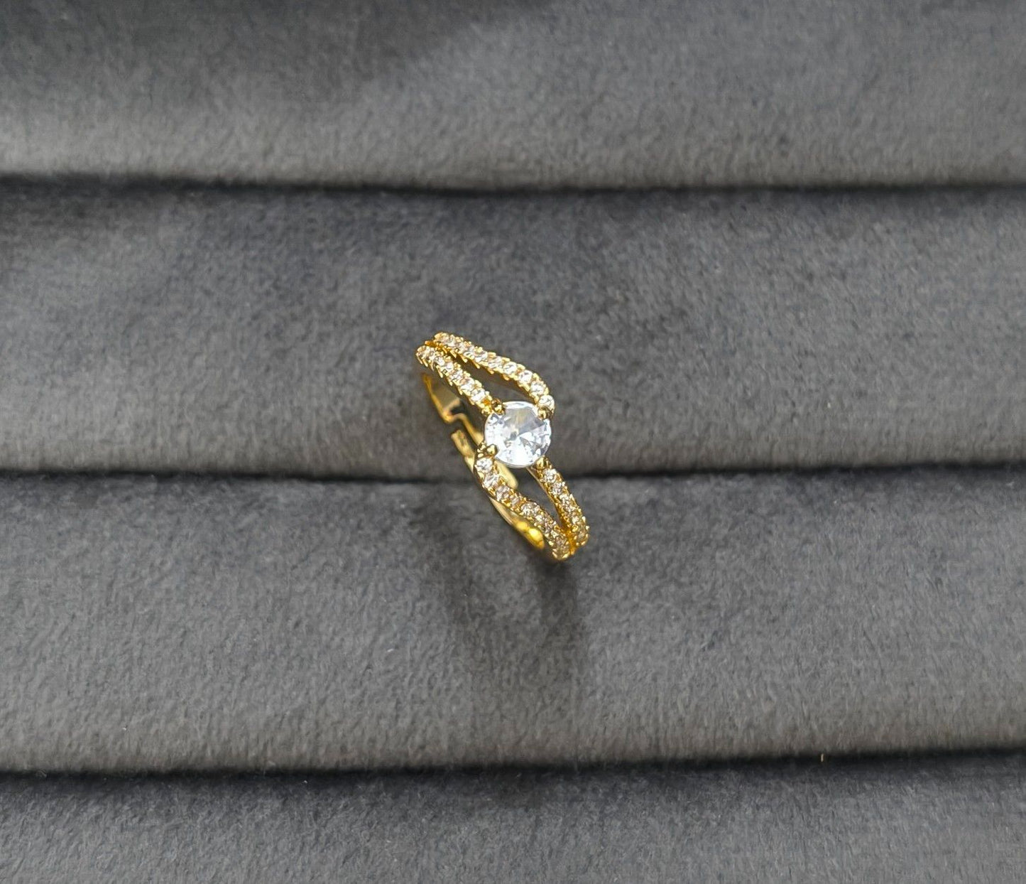 Anti Tarnish Ring Shiny Solitaire Ring 18K Gold Plated