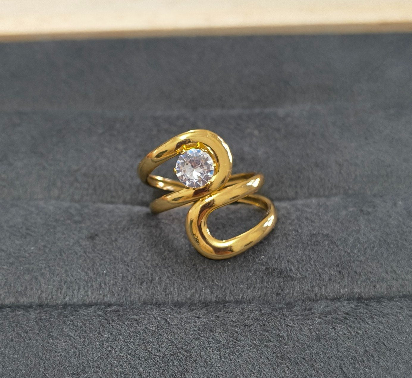 Anti Tarnish Ring Trendy Wave Solitaire Ring 18K Gold Plated