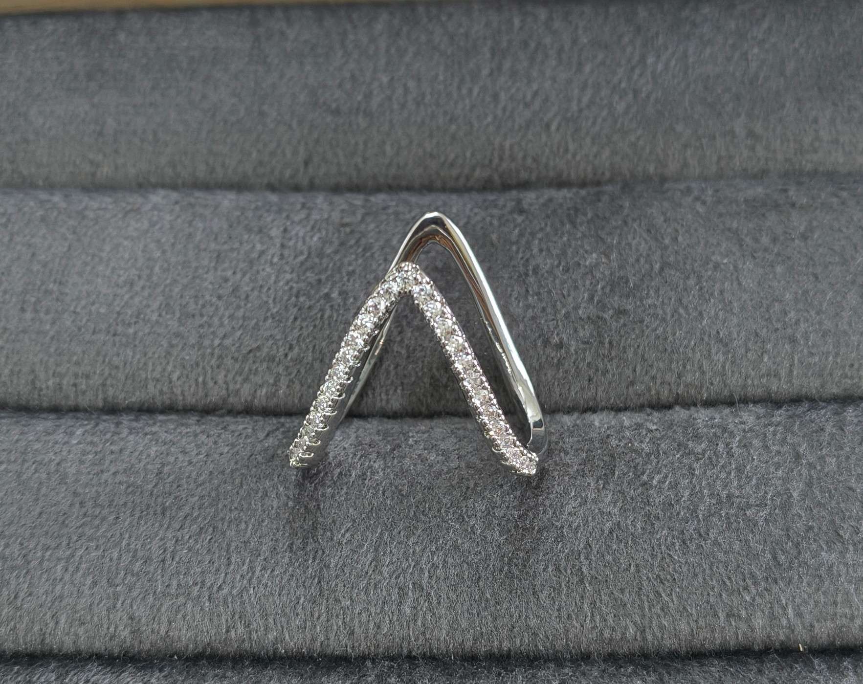 Anti Tarnish Ring V Shape Silver Ring 18K Gold Plated