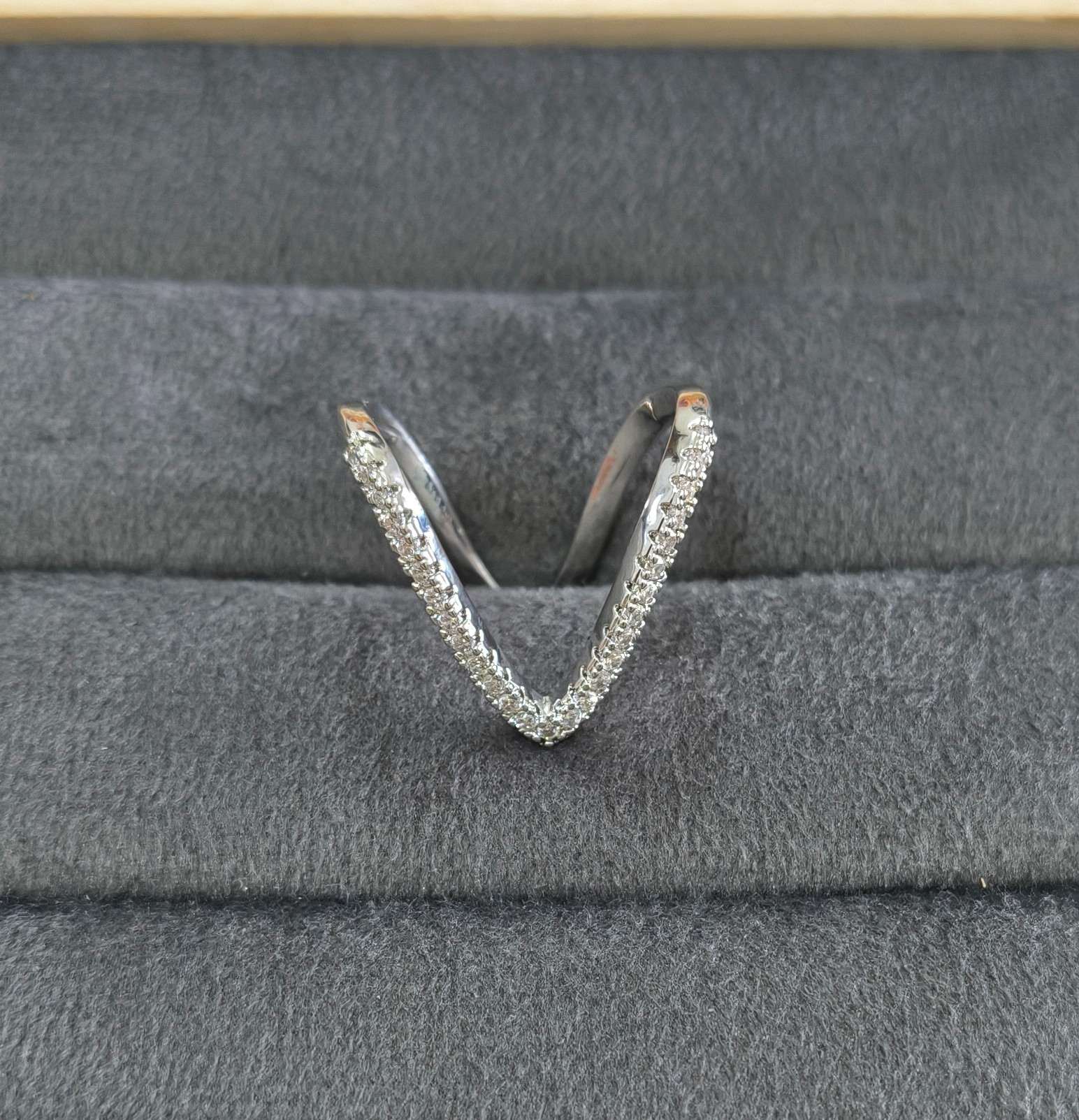 Anti Tarnish Ring V Shape Silver Ring 18K Gold Plated