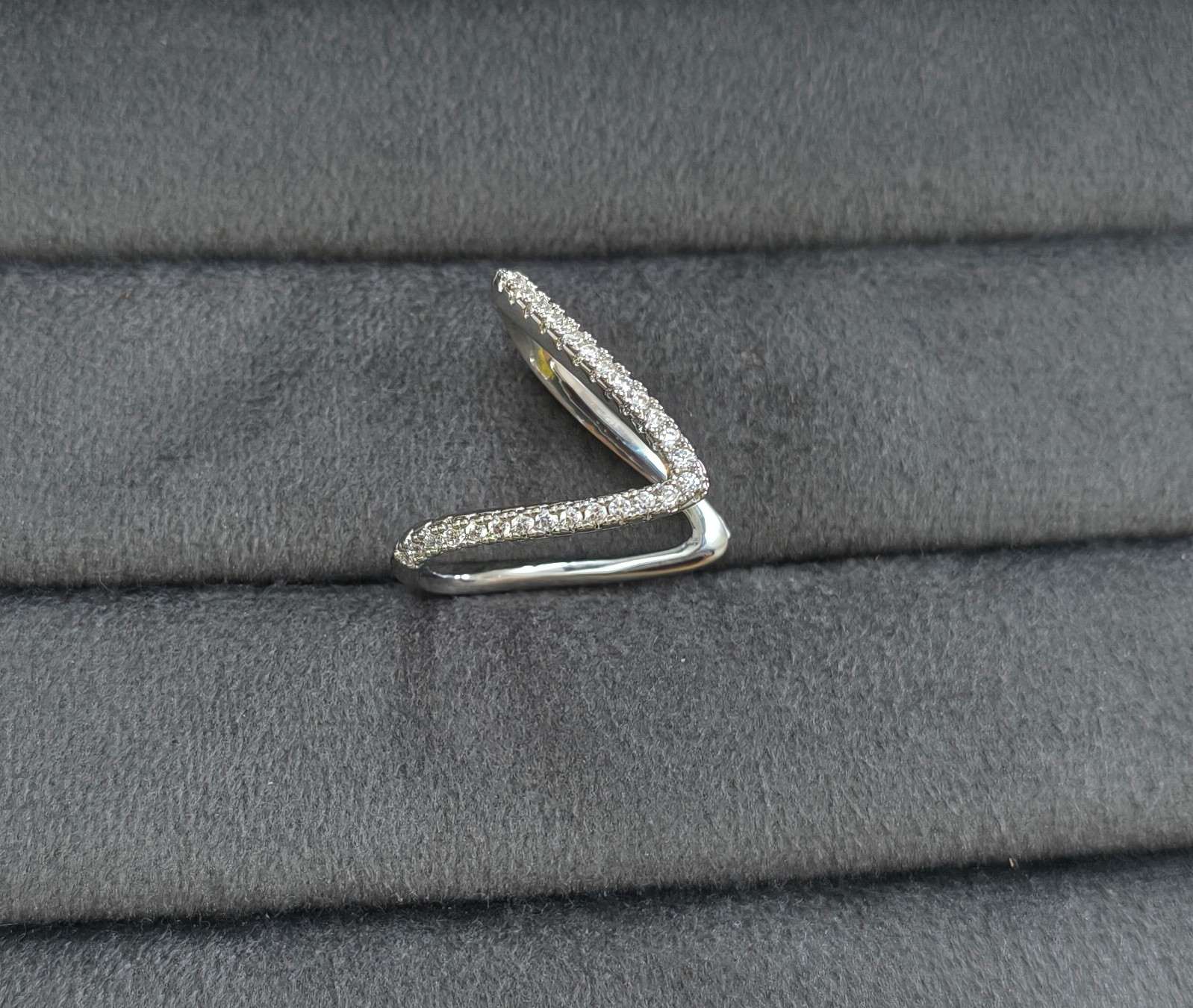 Anti Tarnish Ring V Shape Silver Ring 18K Gold Plated