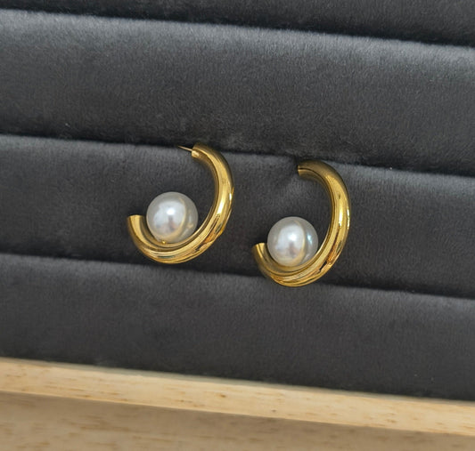 Anti Tarnish Round Shape Shiny Pearl Hoop Earrings 18K Gold Plated
