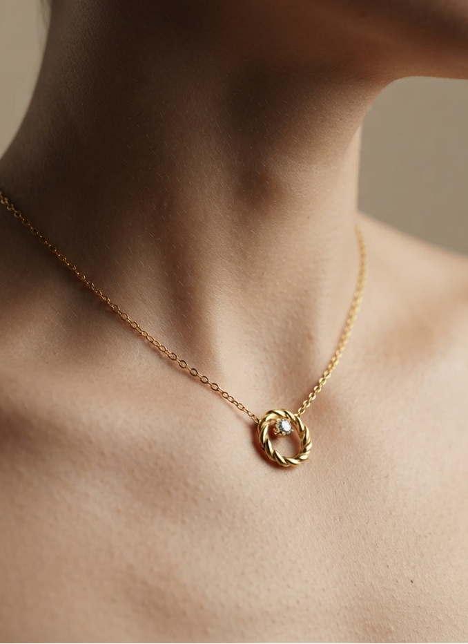 Anti Tarnish Round Stone Pendant Necklace 18K Gold Plated