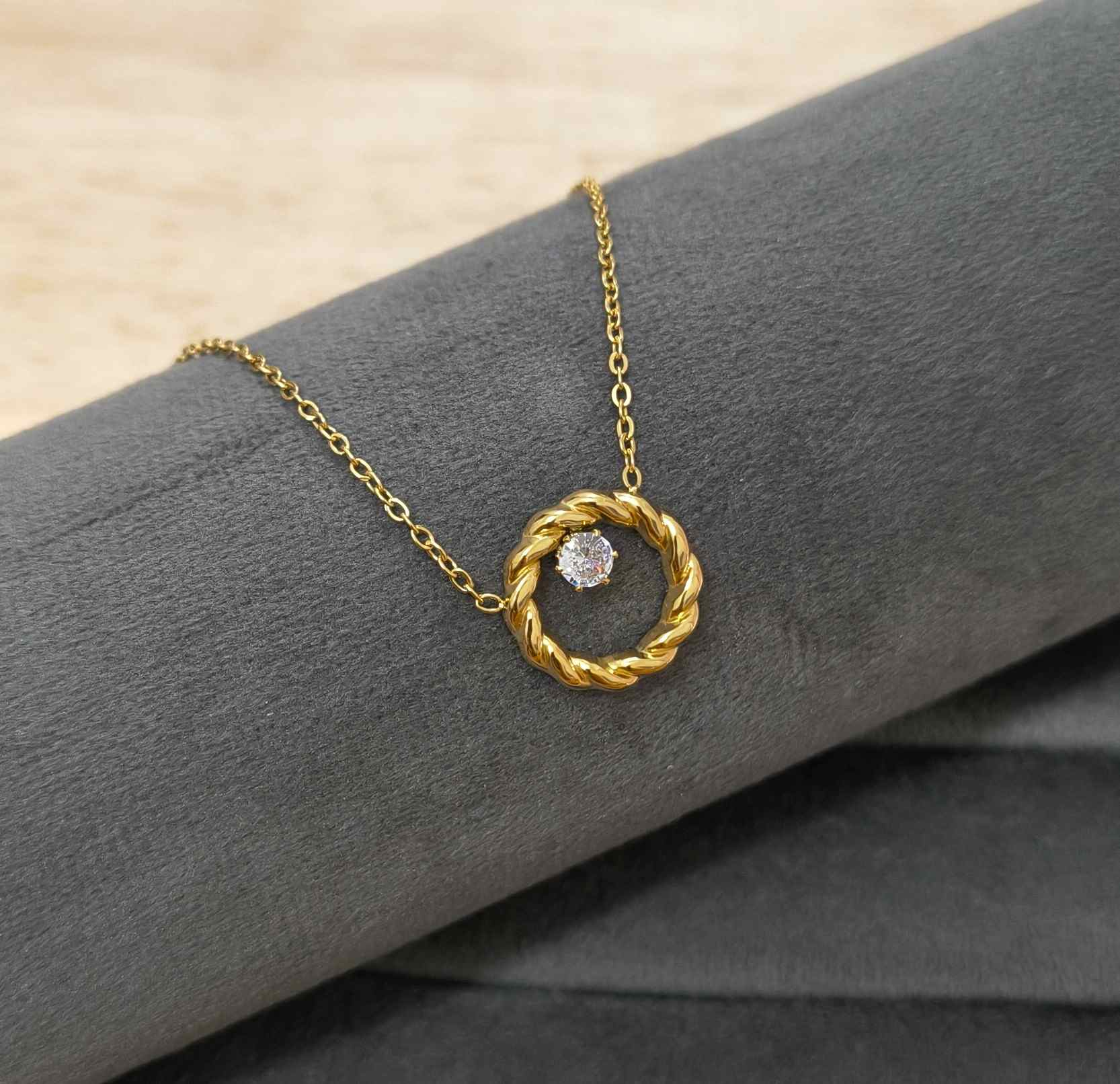 Anti Tarnish Round Stone Pendant Necklace 18K Gold Plated