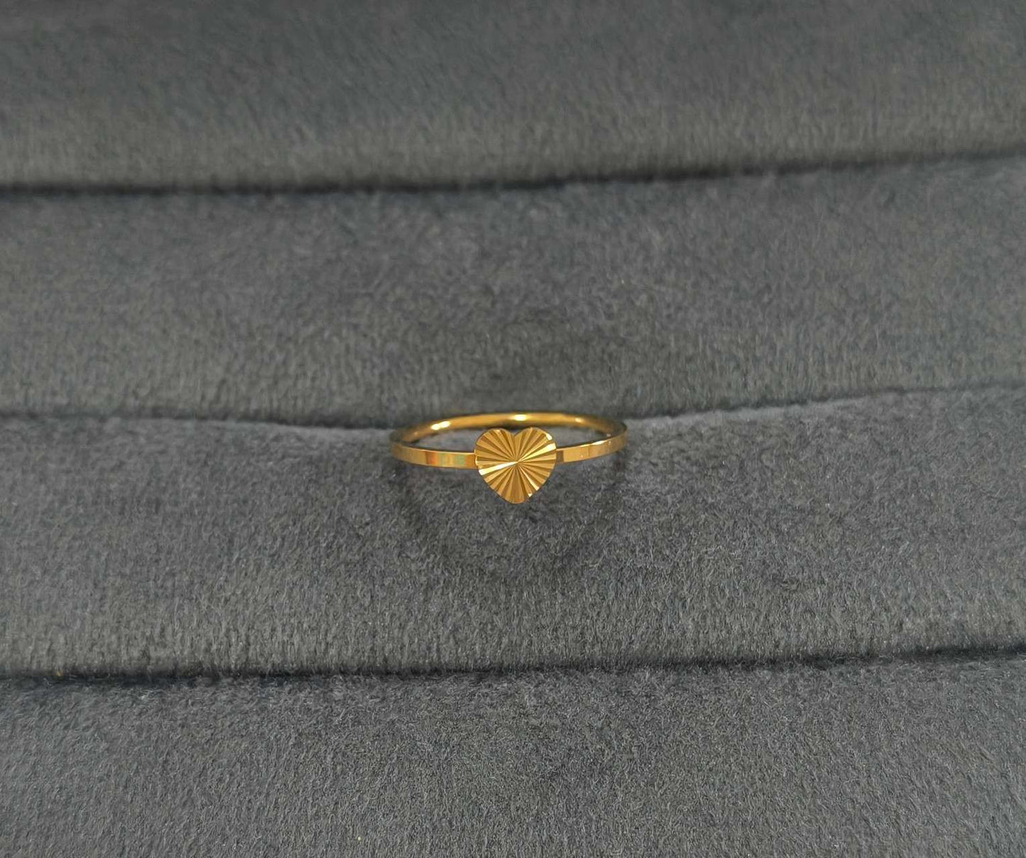 Anti Tarnish Sleek Band Cute Heart Ring 18K Gold Plated