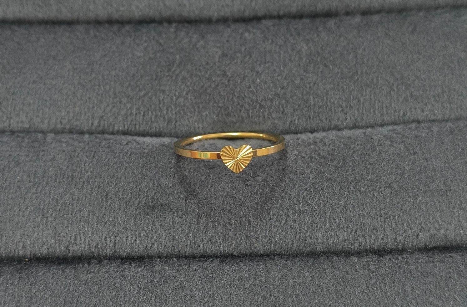 Anti Tarnish Sleek Band Mini Heart Ring 18K Gold Plated