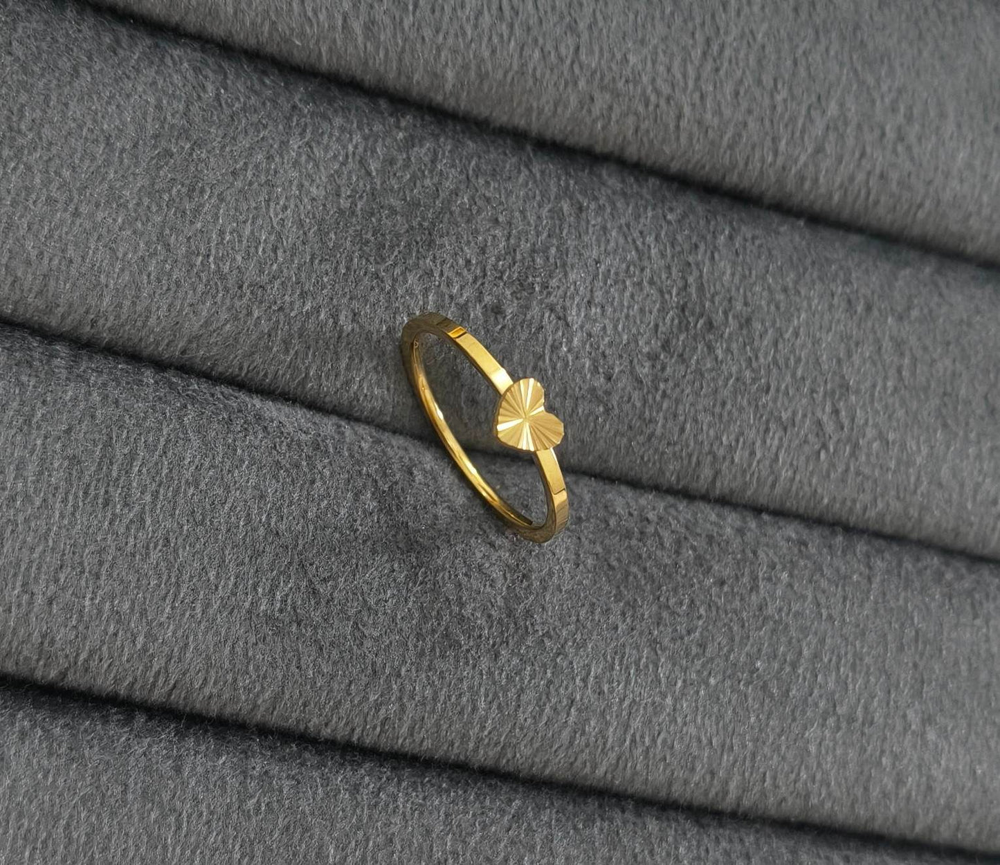 Anti Tarnish Sleek Band Mini Heart Ring 18K Gold Plated