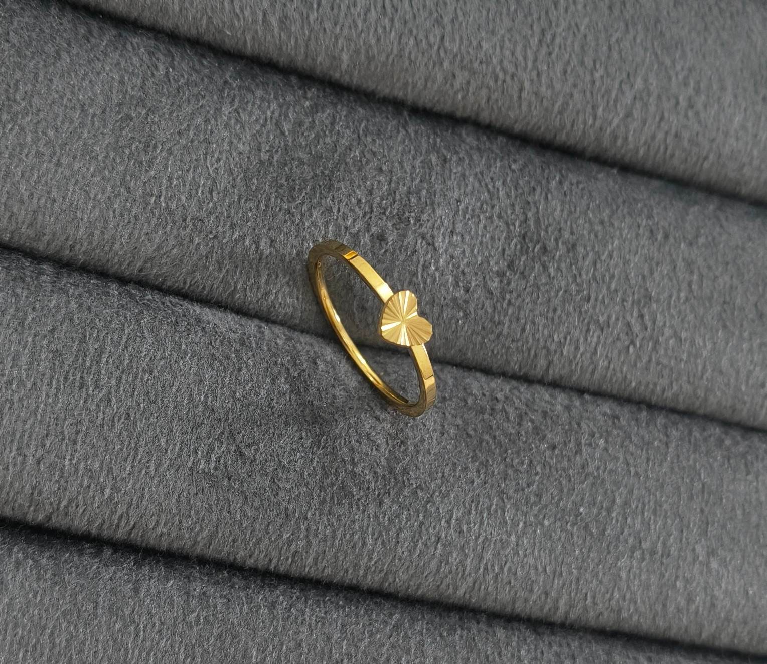 Anti Tarnish Sleek Band Mini Heart Ring 18K Gold Plated