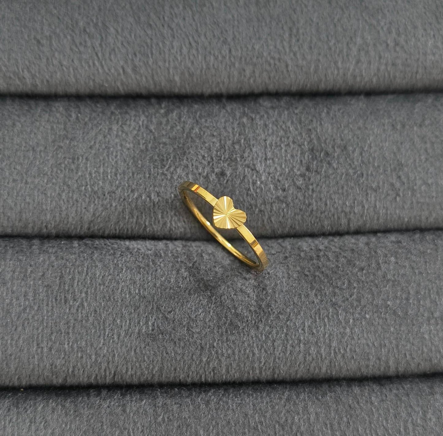 Anti Tarnish Sleek Band Mini Heart Ring 18K Gold Plated