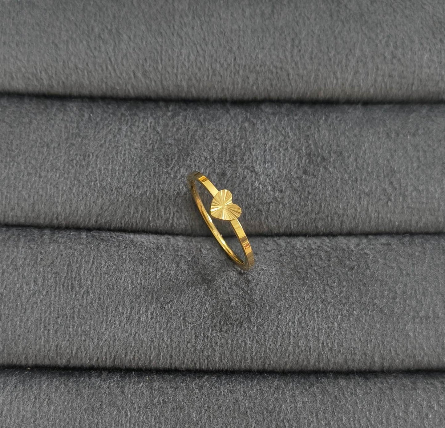 Anti Tarnish Sleek Band Mini Heart Ring 18K Gold Plated