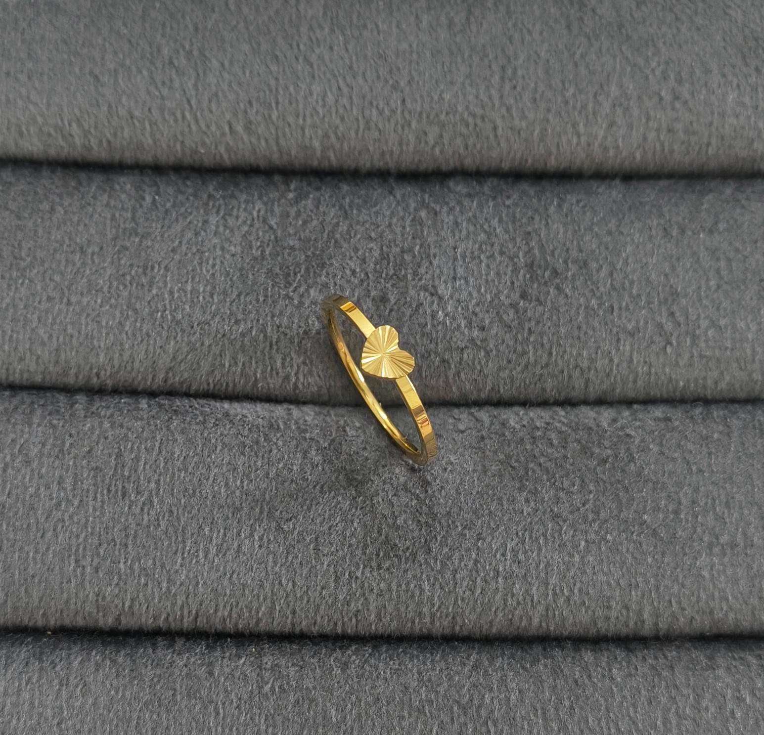 Anti Tarnish Sleek Band Mini Heart Ring 18K Gold Plated