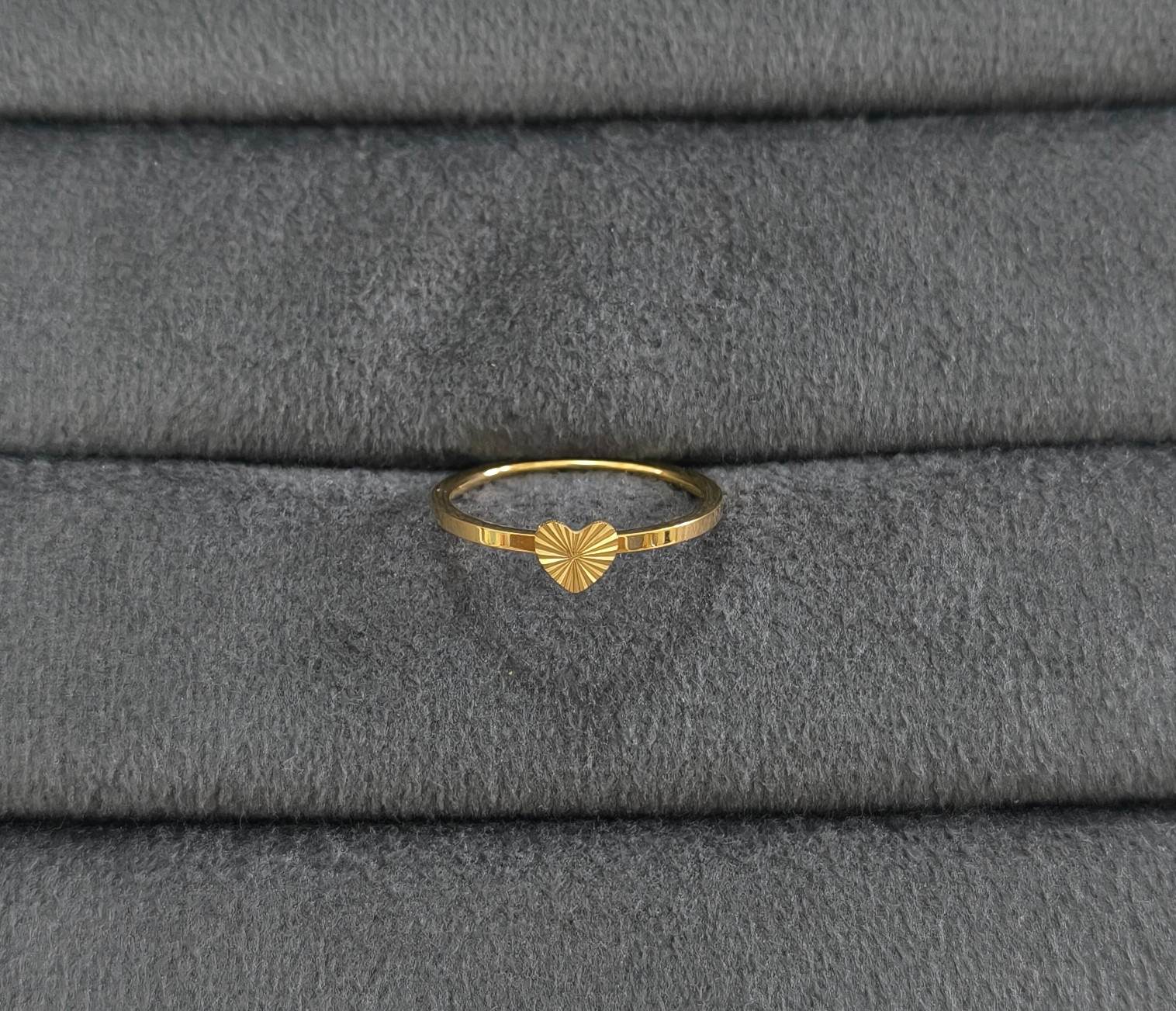 Anti Tarnish Sleek Band Mini Heart Ring 18K Gold Plated