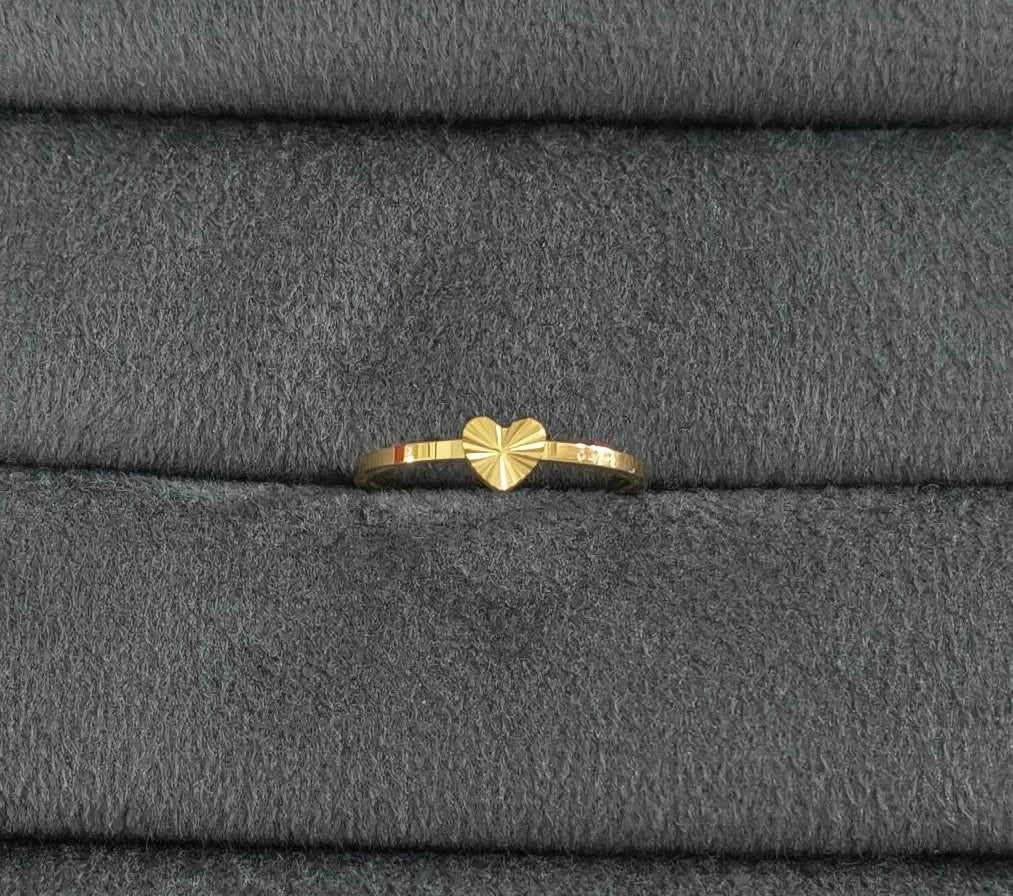 Anti Tarnish Sleek Band Mini Heart Ring 18K Gold Plated