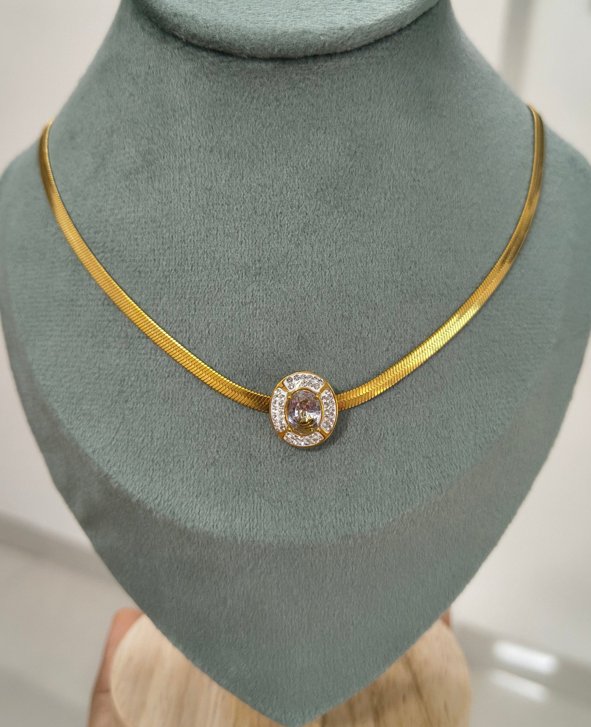 Anti Tarnish Snack Chain Diamond Choker Style Necklace