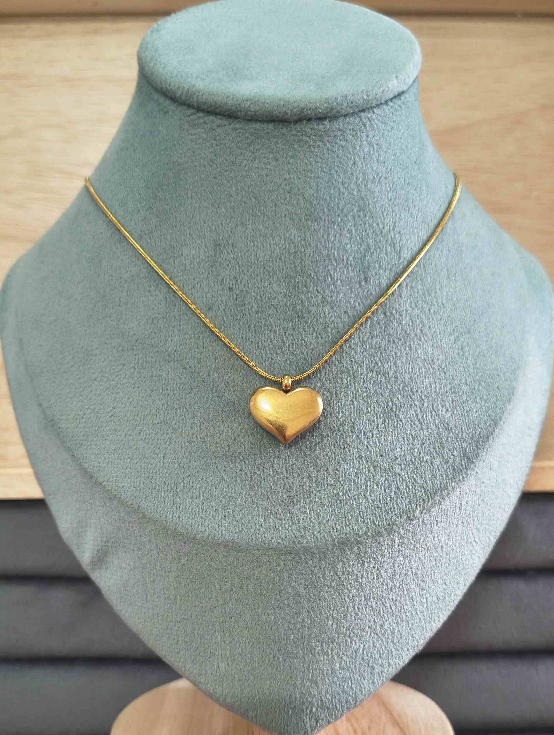Anti Tarnish Solid Heart Pendant Necklace 18K Gold Plated