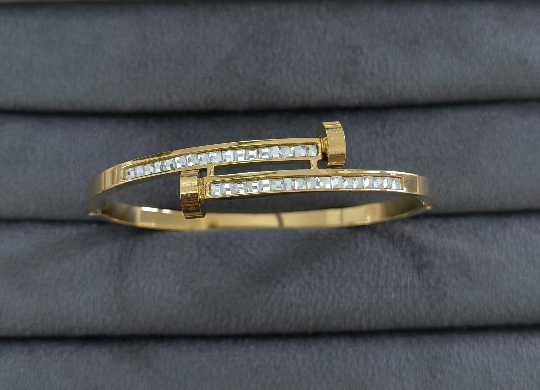 Anti Tarnish Sparkling Nail Bracelet 18K Gold Plated