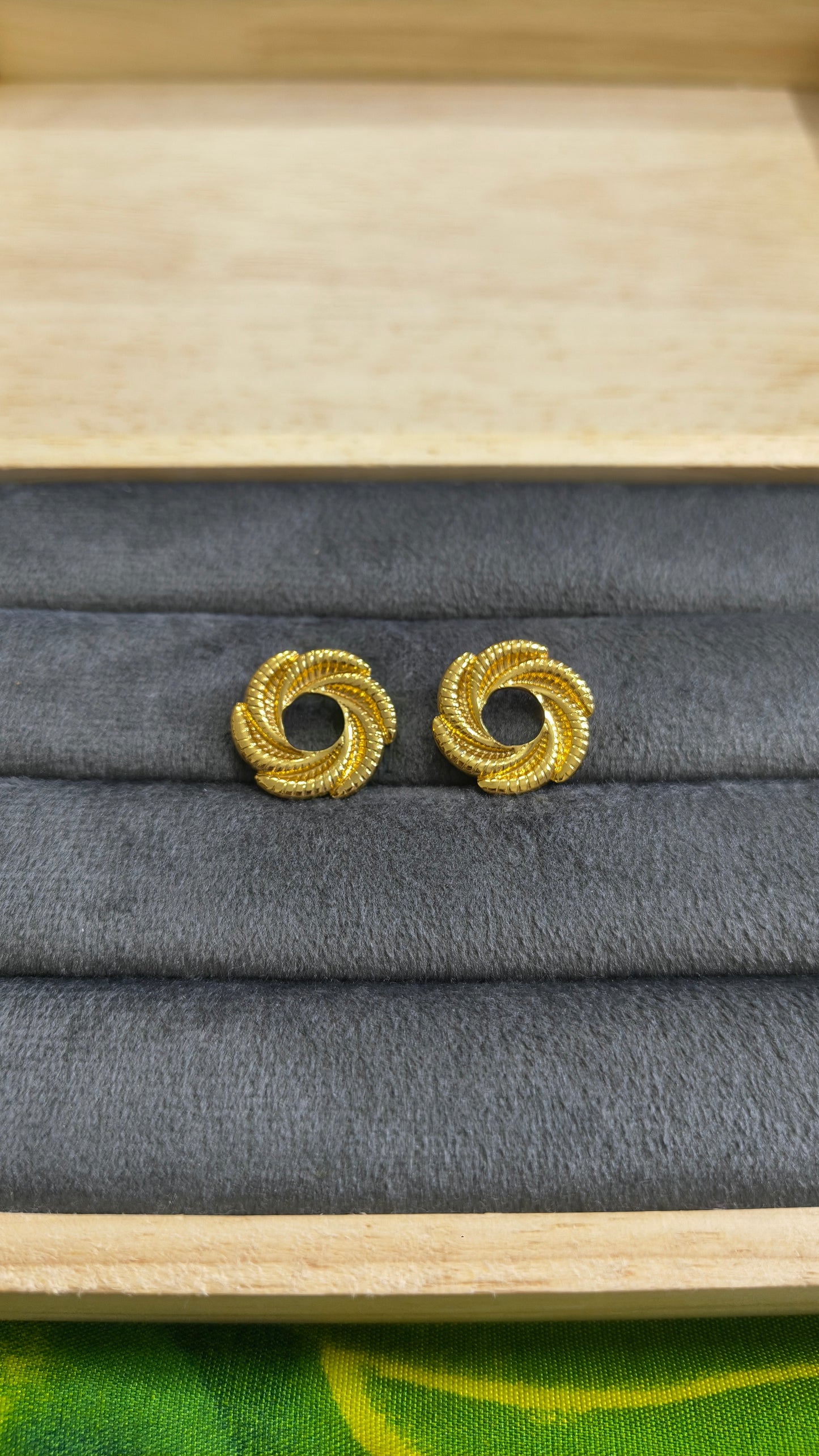 Anti Tarnish Spiral Gold Knot Stud Earrings 18K Gold Plated