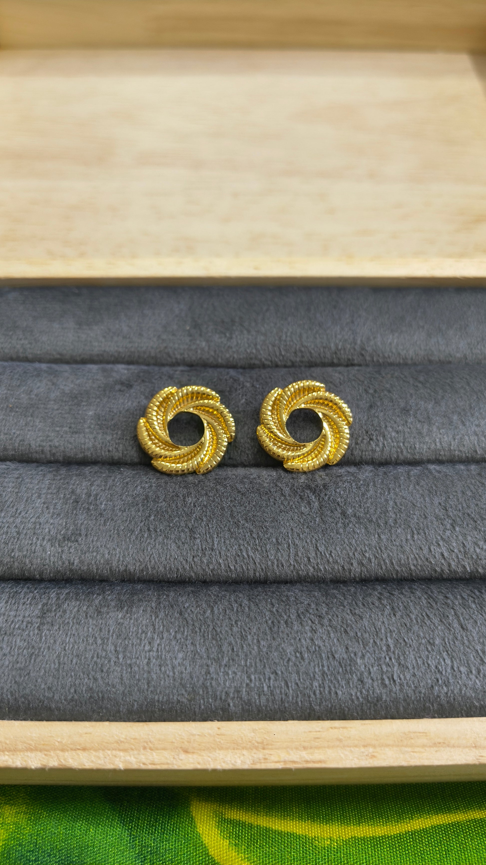 Anti Tarnish Spiral Gold Knot Stud Earrings 18K Gold Plated