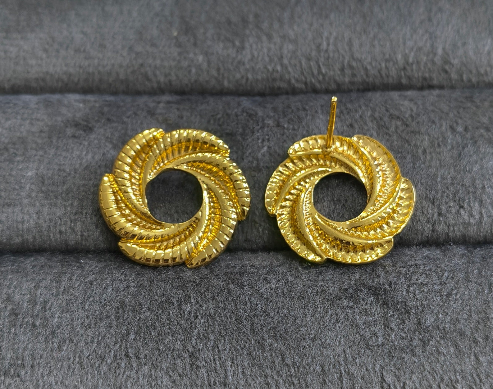 Anti Tarnish Spiral Gold Knot Stud Earrings 18K Gold Plated