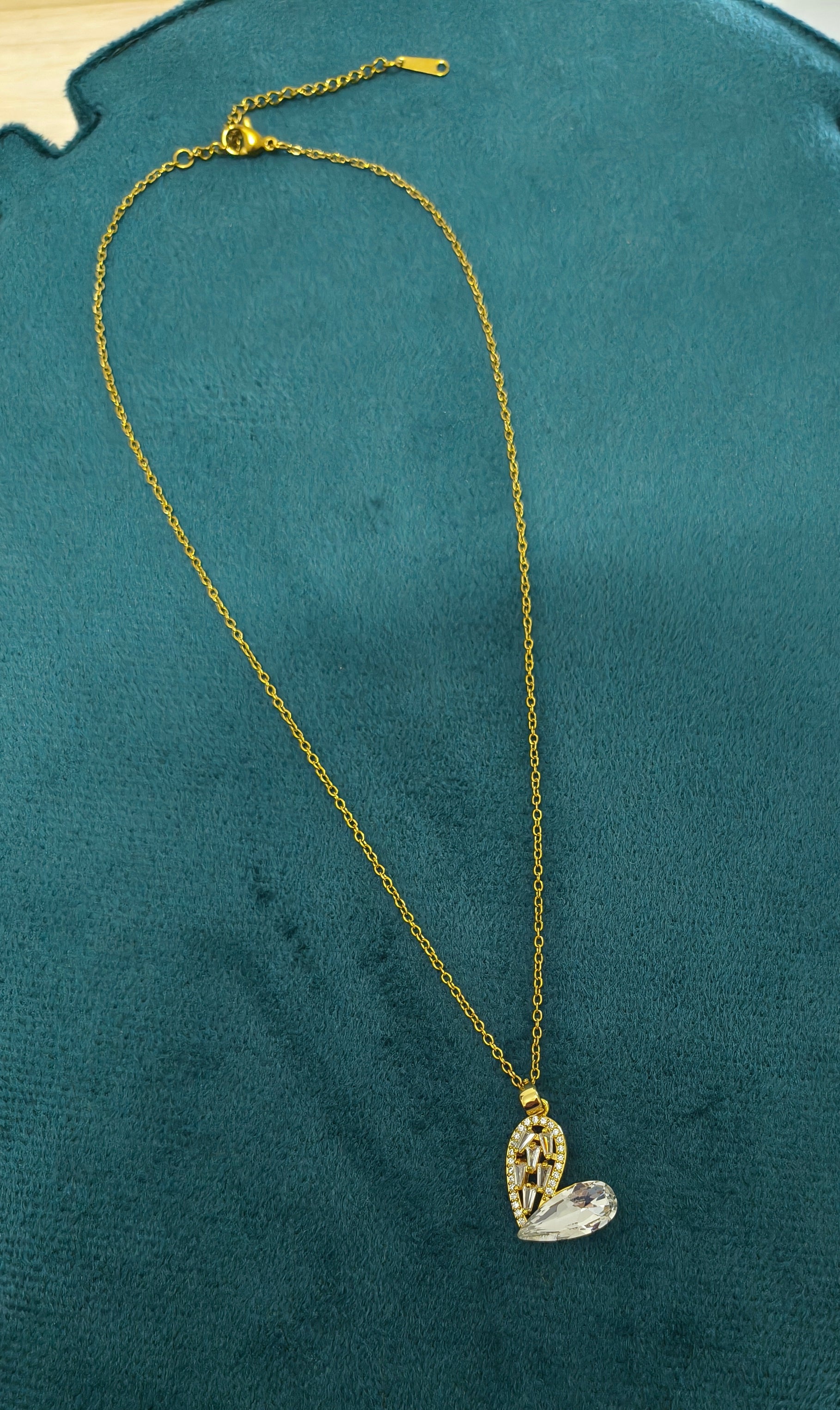 Anti Tarnish Stylish Crystal Heart Gold Necklace 18k Gold Plated