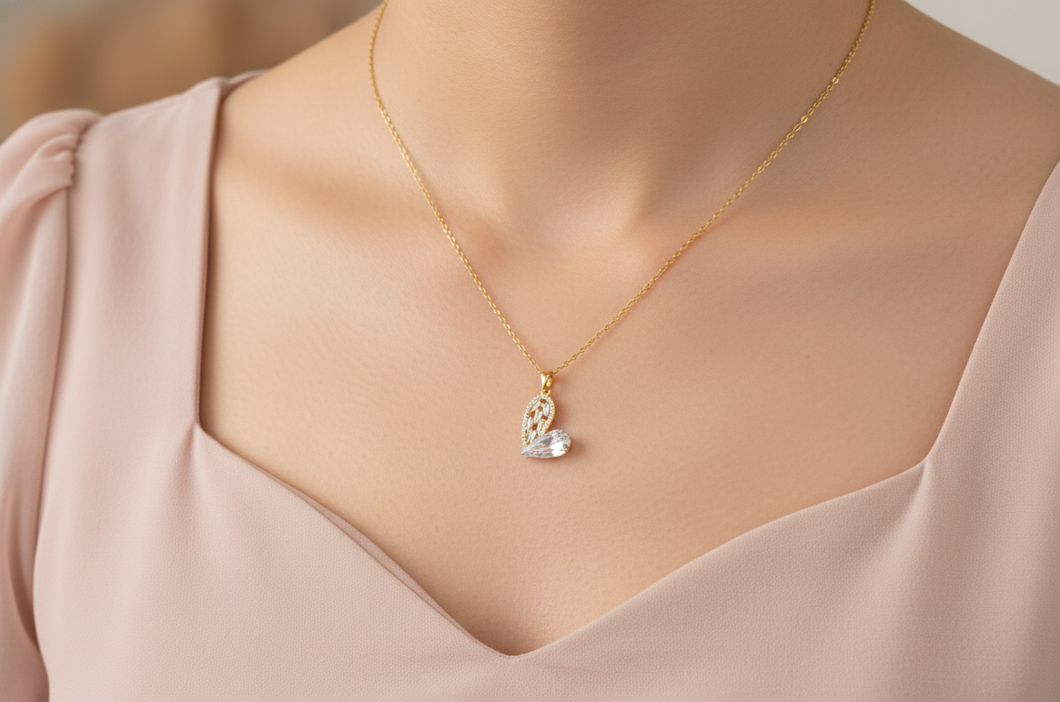 Anti Tarnish Stylish Crystal Heart Gold Necklace 18k Gold Plated