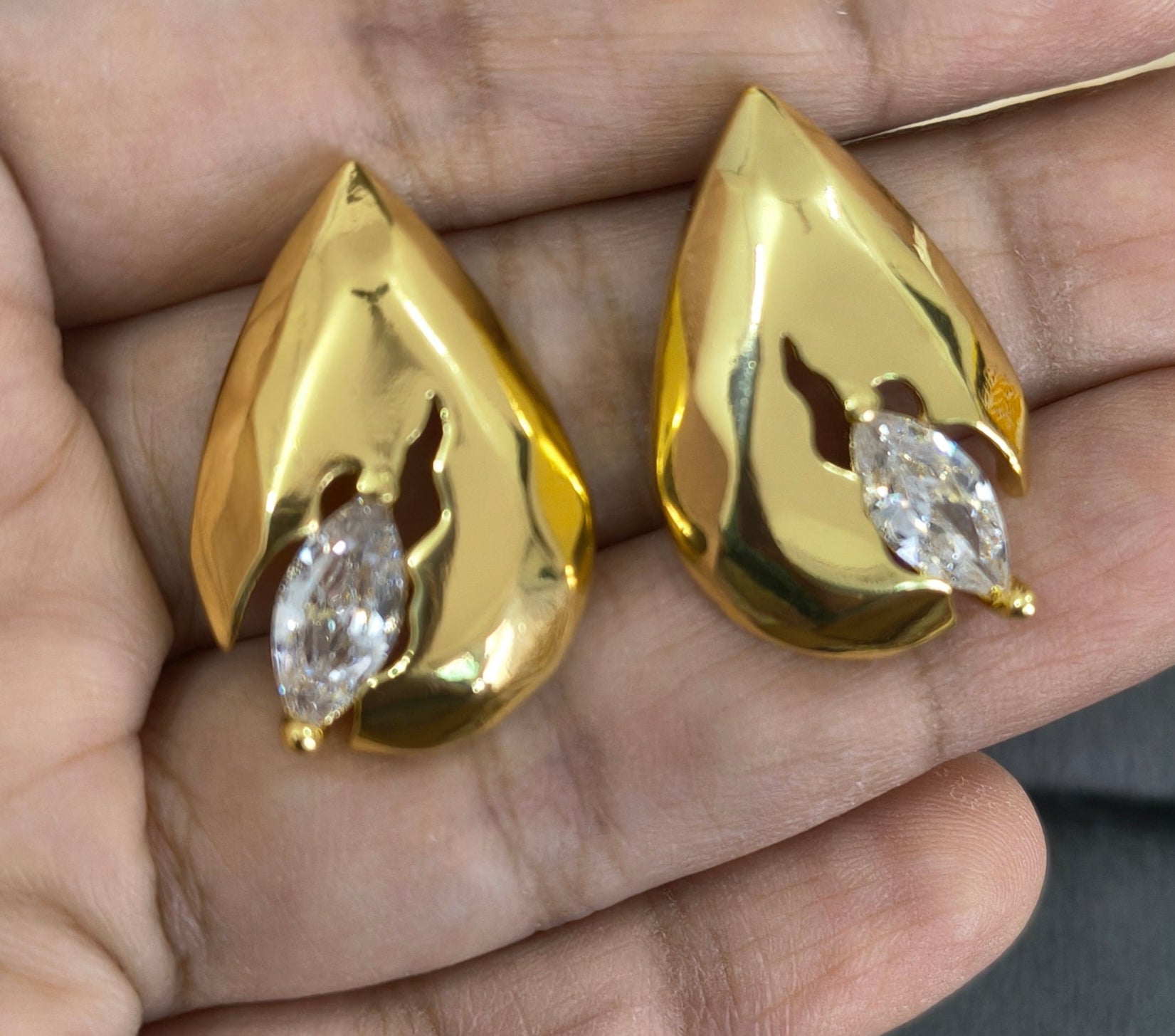 Anti Tarnish Stylish Party Studs Earrings 18K Gold Plated