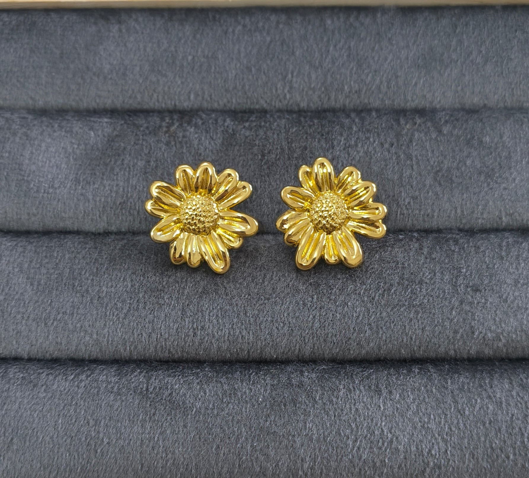 Anti Tarnish Sunflower Stud Earrings 18K Gold Plated
