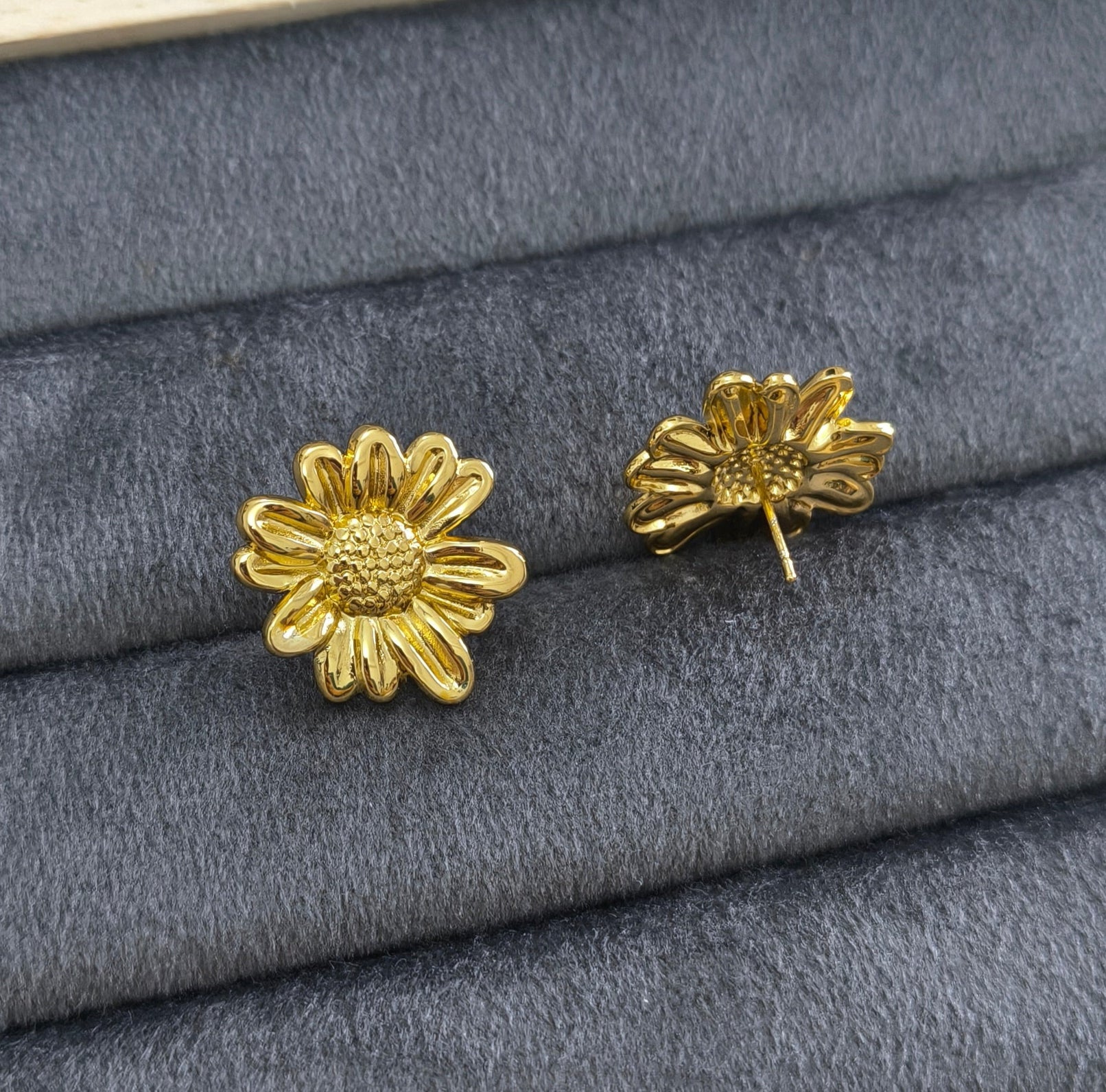 Anti Tarnish Sunflower Stud Earrings 18K Gold Plated