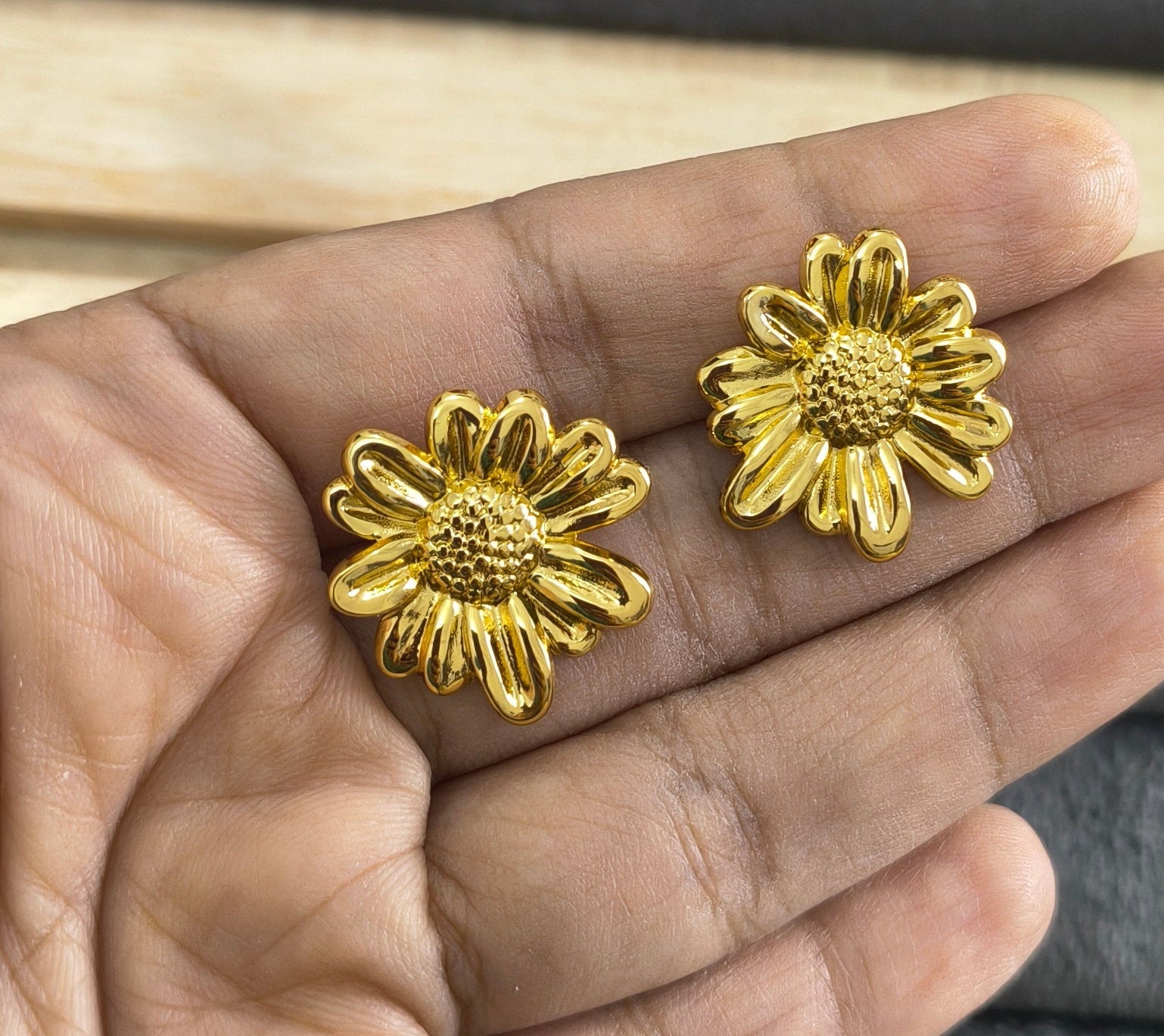 Anti Tarnish Sunflower Stud Earrings 18K Gold Plated