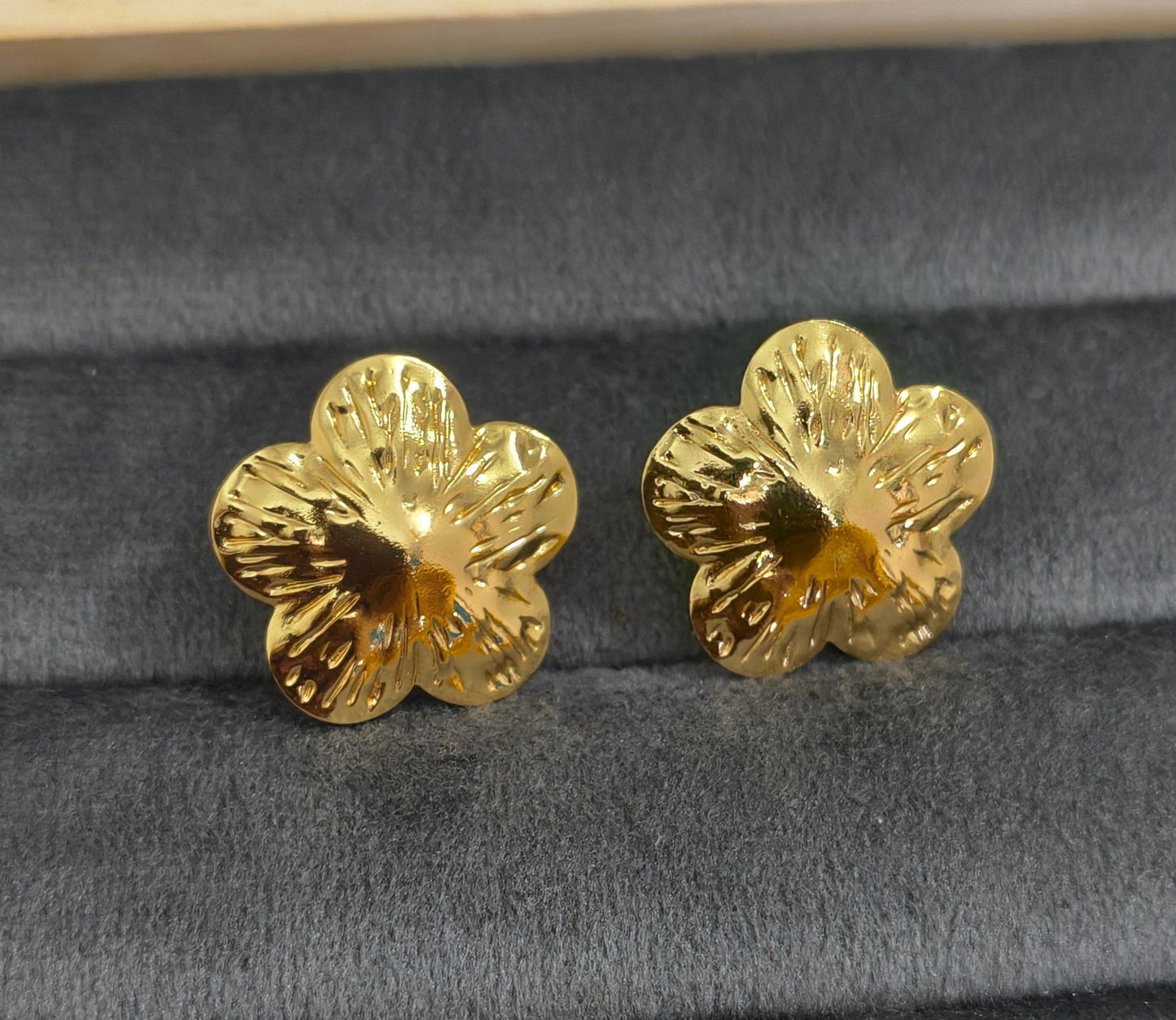 Anti Tarnish Textured Floral Stud Earrings 18K Gold Plated