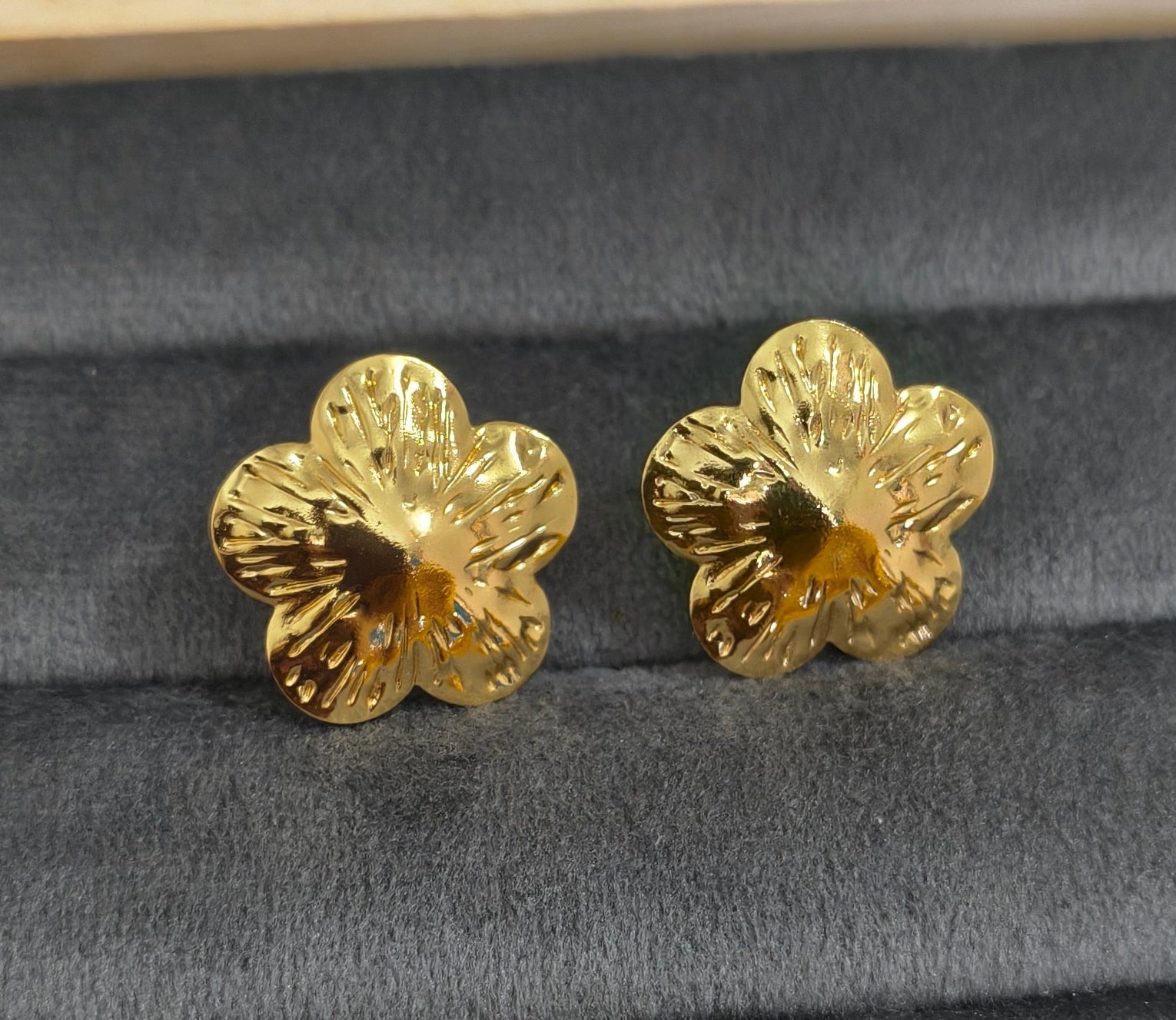 Anti Tarnish Textured Floral Stud Earrings 18K Gold Plated