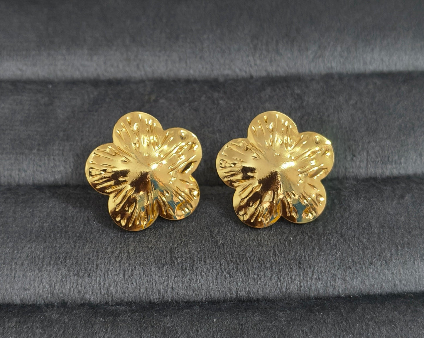 Anti Tarnish Textured Floral Stud Earrings 18K Gold Plated