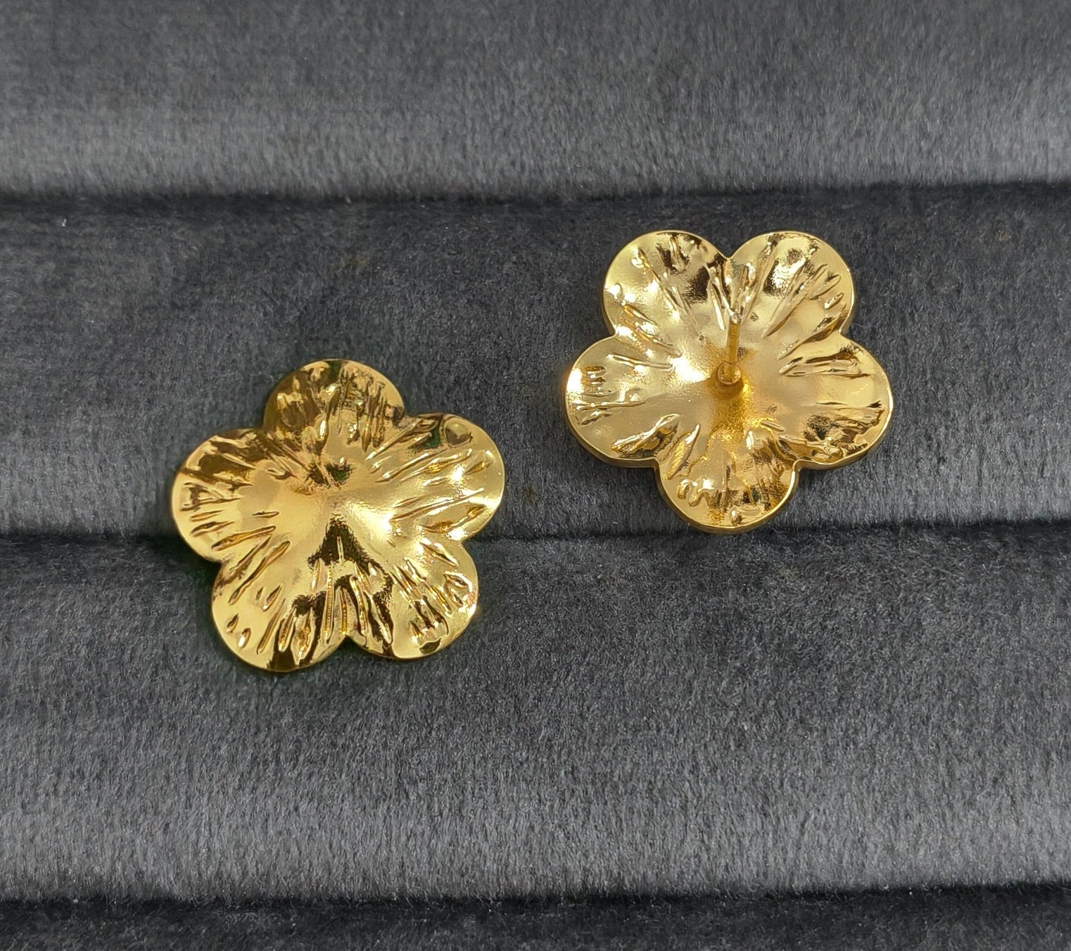 Anti Tarnish Textured Floral Stud Earrings 18K Gold Plated