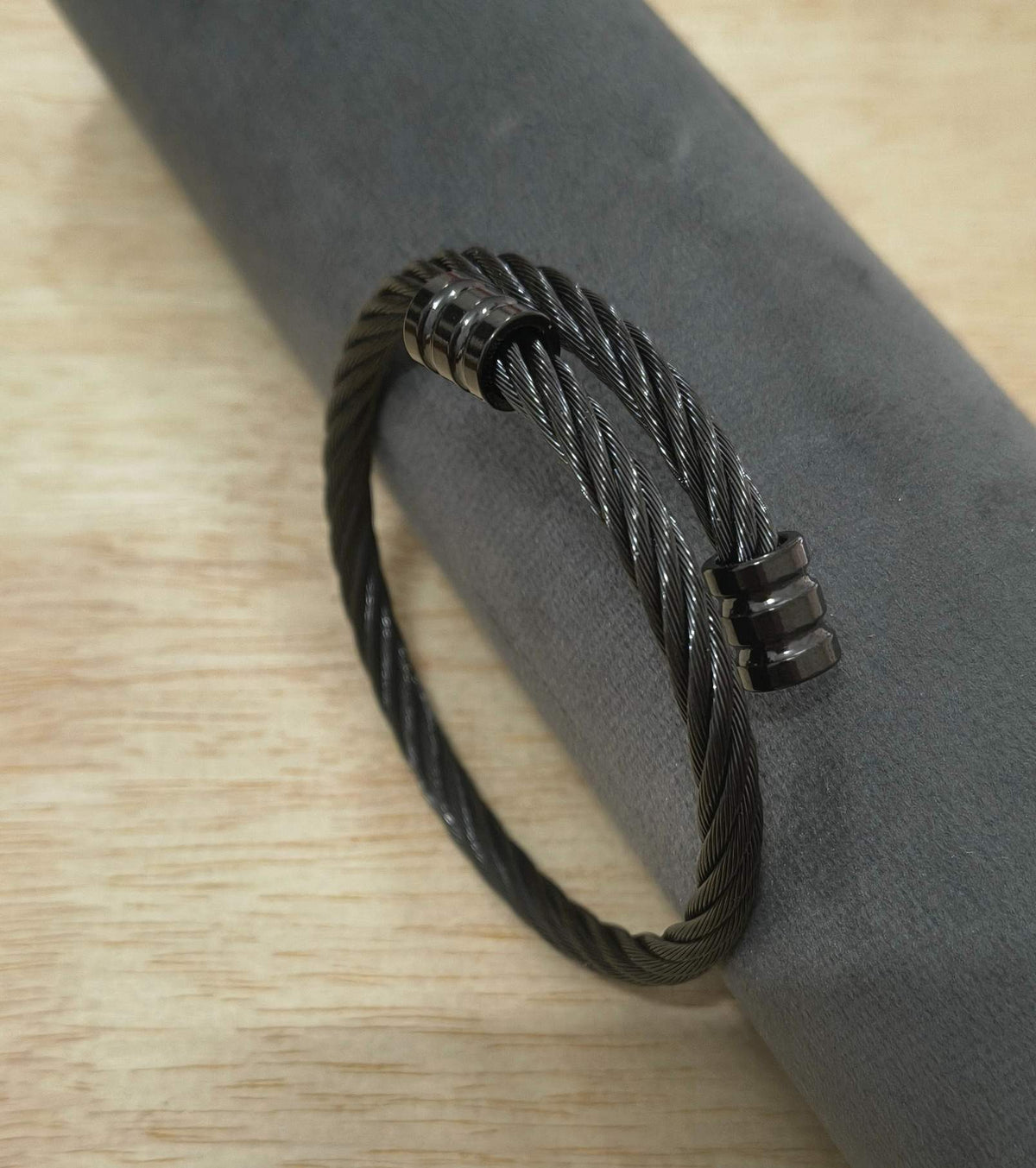 Anti Tarnish Unisex Black Wired Bracelet 18K Gold Plated