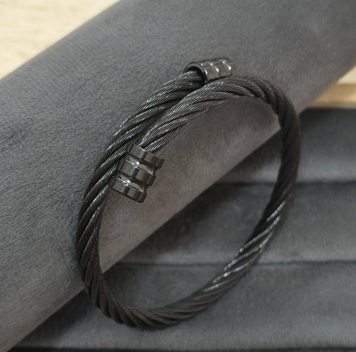 Anti Tarnish Unisex Black Wired Bracelet 18K Gold Plated