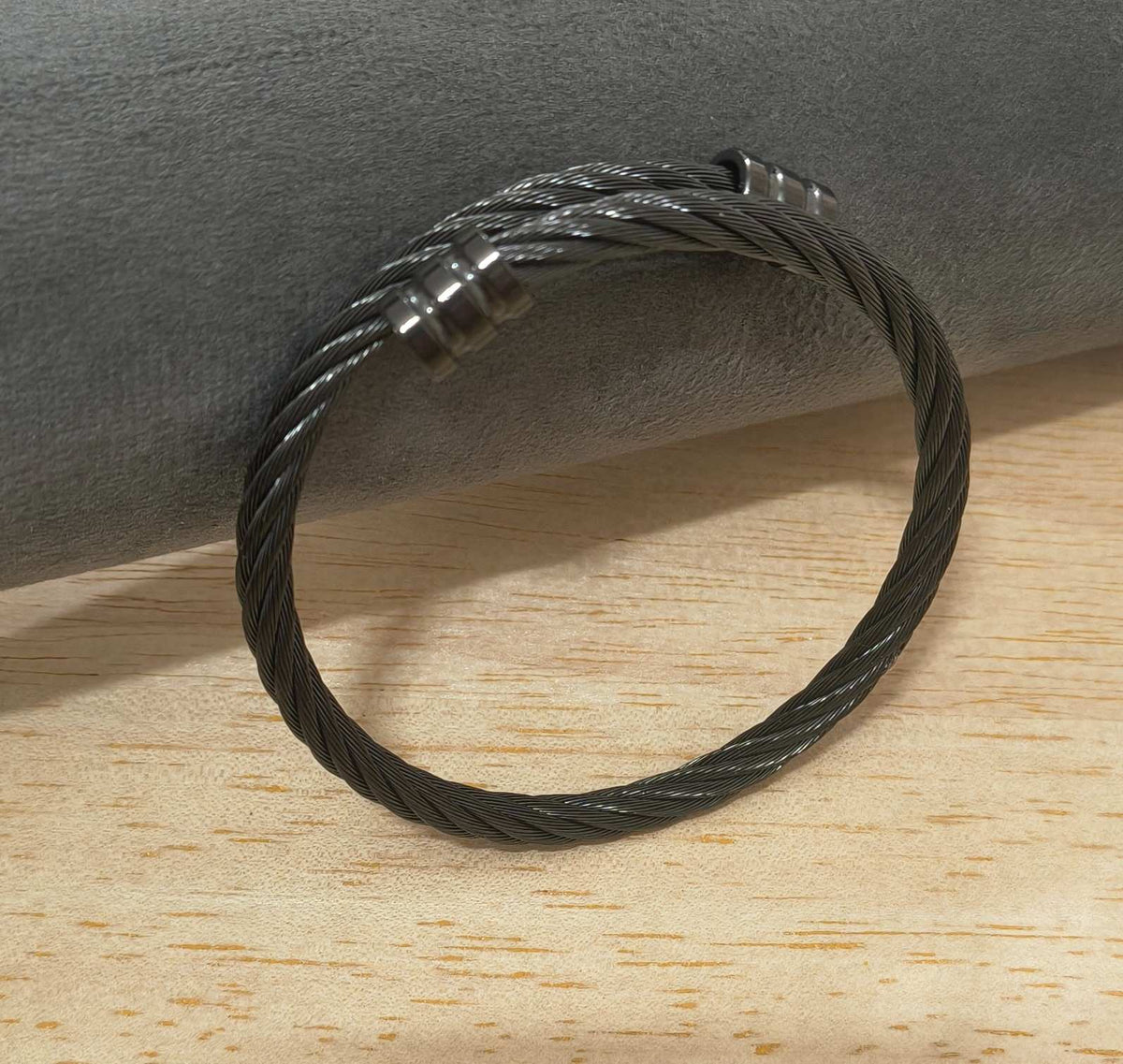 Anti Tarnish Unisex Black Wired Bracelet 18K Gold Plated