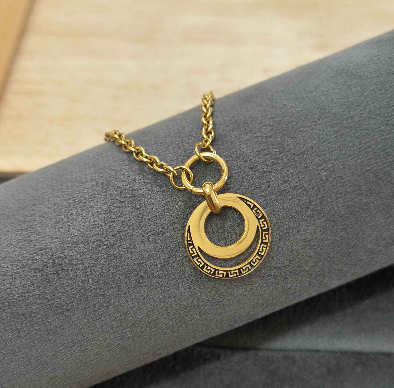 Anti Tarnish Unisex Double Circle Pendant Chain Gold Plated