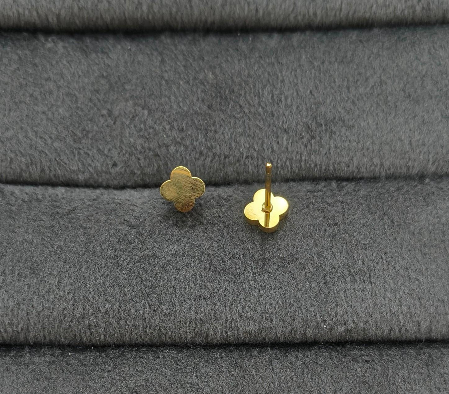 Anti Tarnish Unisex Flat Clover Studs 18K Gold Plated