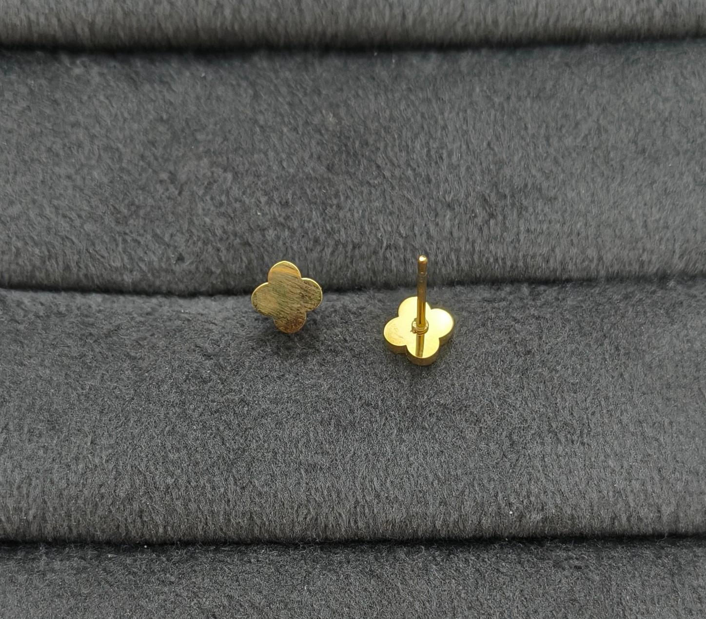 Anti Tarnish Unisex Flat Clover Studs 18K Gold Plated