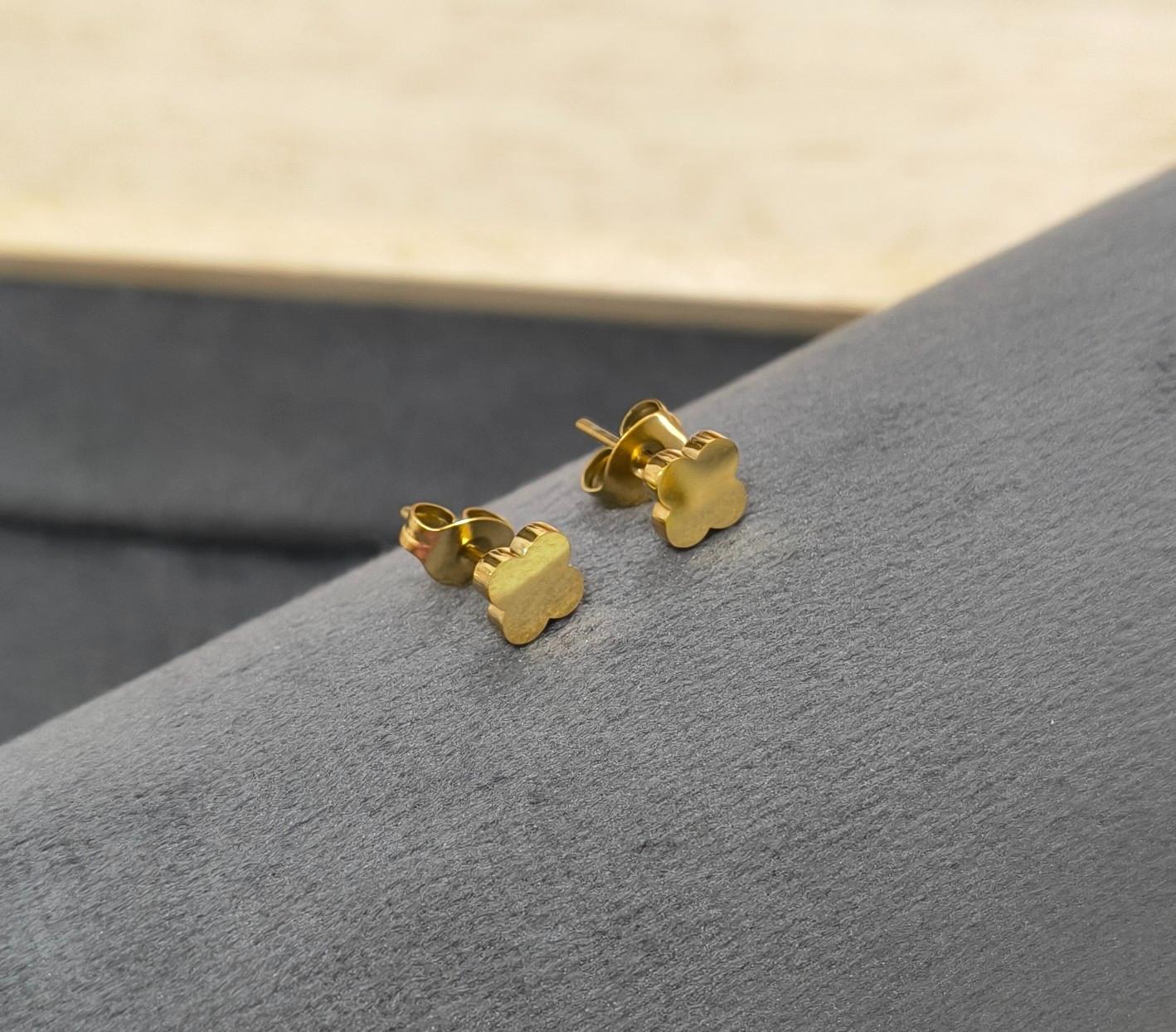 Anti Tarnish Unisex Flat Clover Studs 18K Gold Plated
