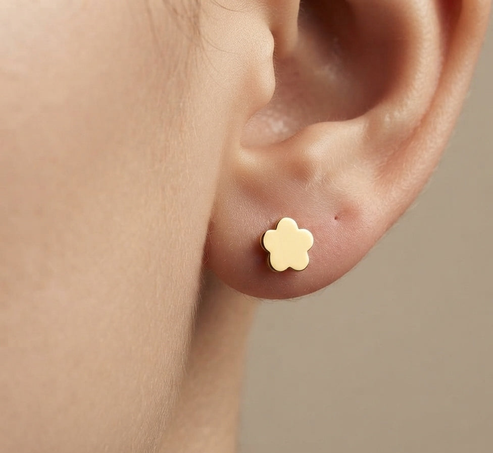 Anti Tarnish Unisex Flat Floral Studs 18K Gold Plated