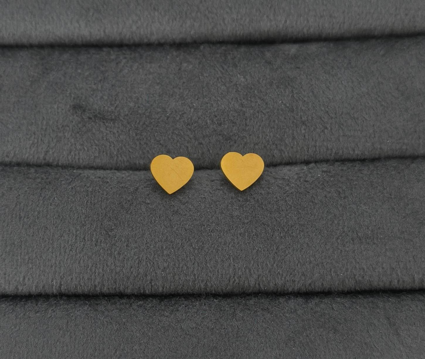 Anti Tarnish Unisex Flat Heart Studs 18K Gold Plated