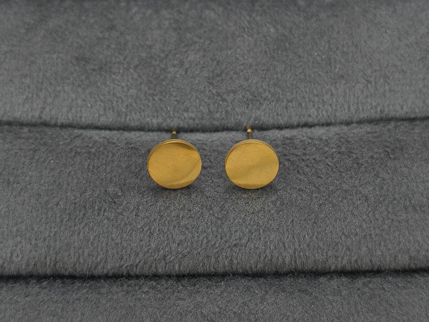 Anti Tarnish Unisex Flat Round Studs 18K Gold Plated