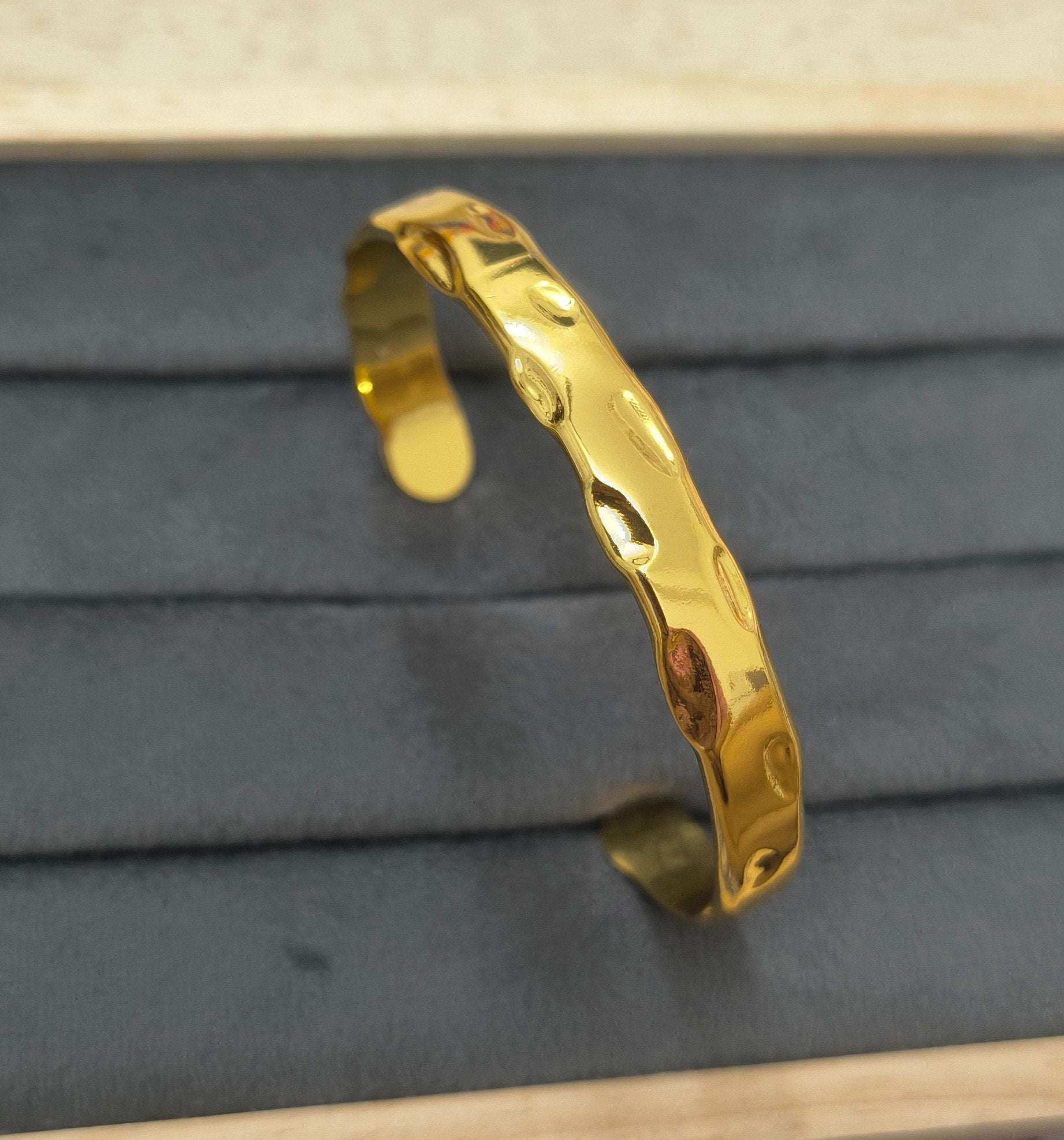 Anti Tarnish Unisex Hammered Cuff Bangle 18K Gold Plated
