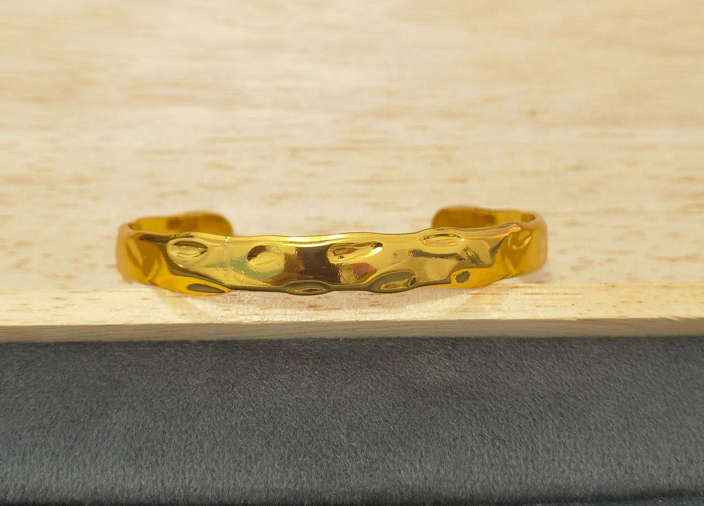 Anti Tarnish Unisex Hammered Cuff Bangle 18K Gold Plated